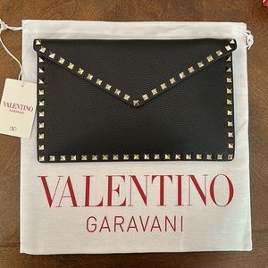 NWT Valentino Garavani Rockstud Large Leather Envelope Clutch
